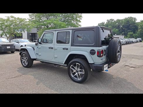 Used 2024 Jeep Wrangler Unlimited w/ Convenience Group AWD/4WD image 6