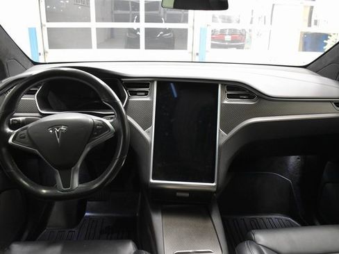 Used 2017 Tesla Model X image 5
