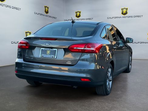 Used 2018 Ford Focus SE w/ SE Appearance Package image 5