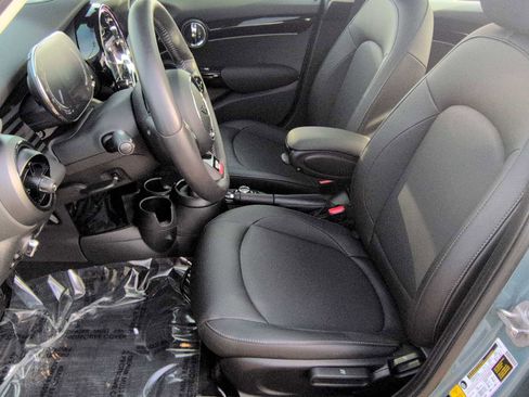 Certified 2023 MINI Cooper 4-Door Hardtop w/ Multitone Edition image 17