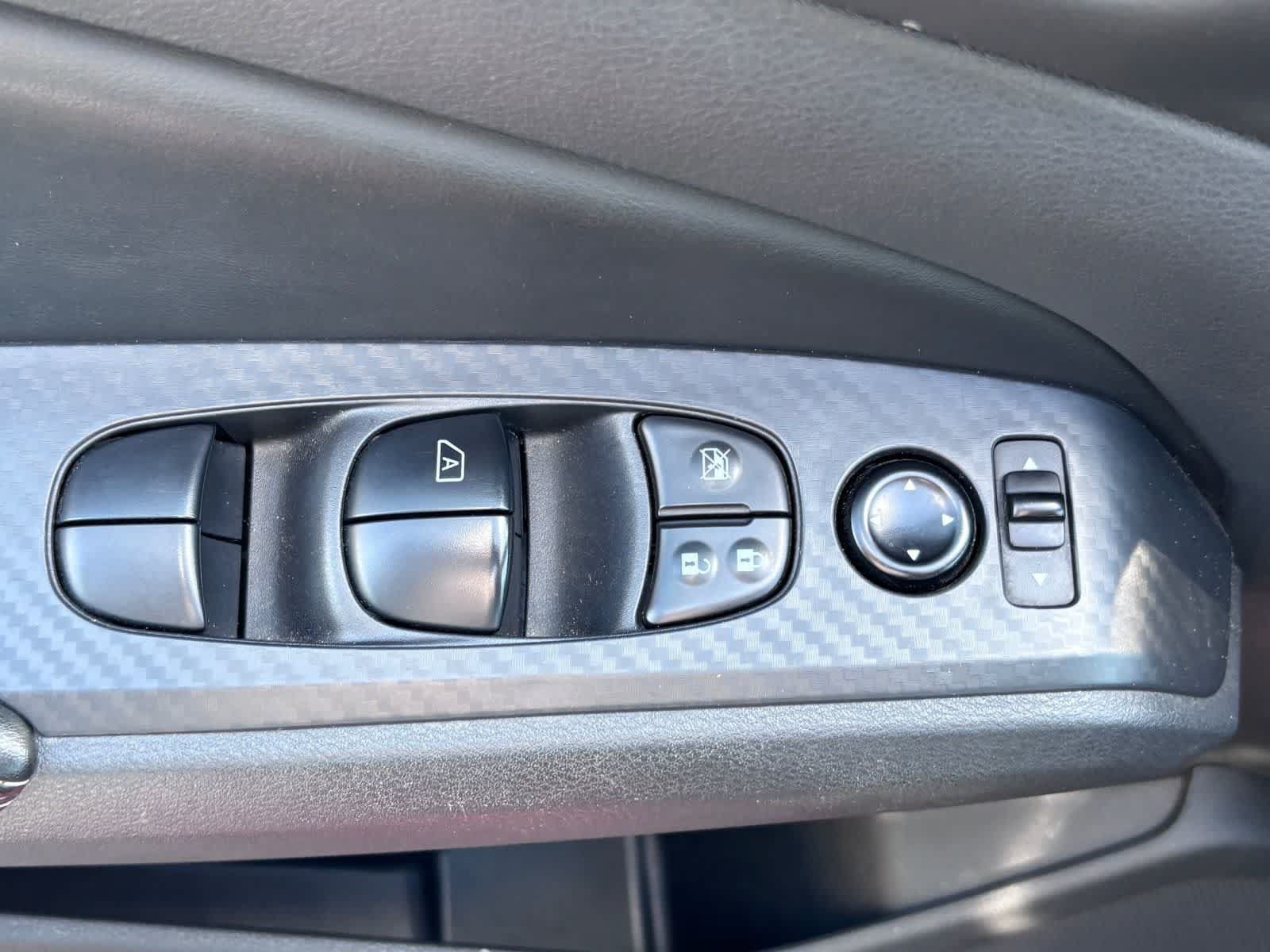 Used 2025 Nissan Altima 2.5 SV FWD image 12