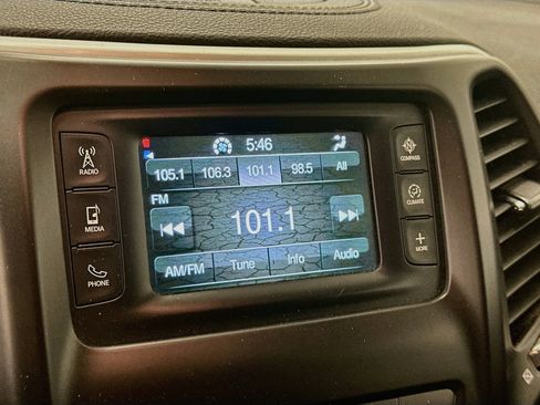 Used 2014 Jeep Cherokee Latitude AWD/4WD image 21