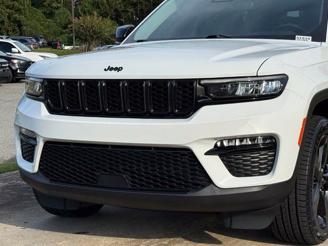 Used 2023 Jeep Grand Cherokee Limited w/ Black Appearance Package RWD image 10