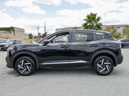 Used 2025 Nissan Kicks SV FWD image 7