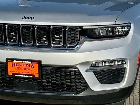 Used 2023 Jeep Grand Cherokee Limited image 12