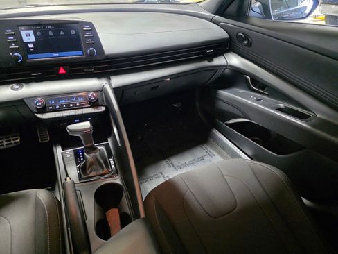 Certified 2025 Hyundai Elantra Sport FWD image 17