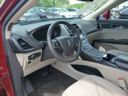 Used 2019 Lincoln Nautilus Select image 11