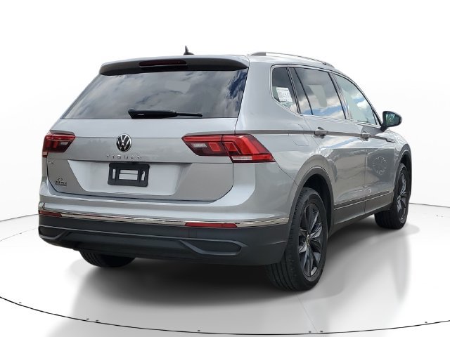 Used 2022 Volkswagen Tiguan SE FWD image 4