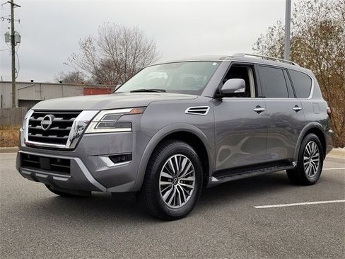Used 2024 Nissan Armada SL w/ Captain's Chairs Package image 4