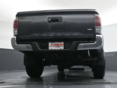 Used 2022 Toyota Tacoma TRD Off-Road image 38