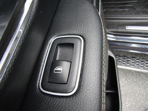 Used 2019 RAM 1500 Laramie image 30