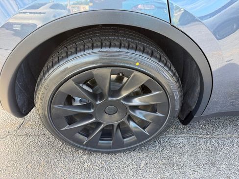 Used 2023 Tesla Model Y AWD image 37