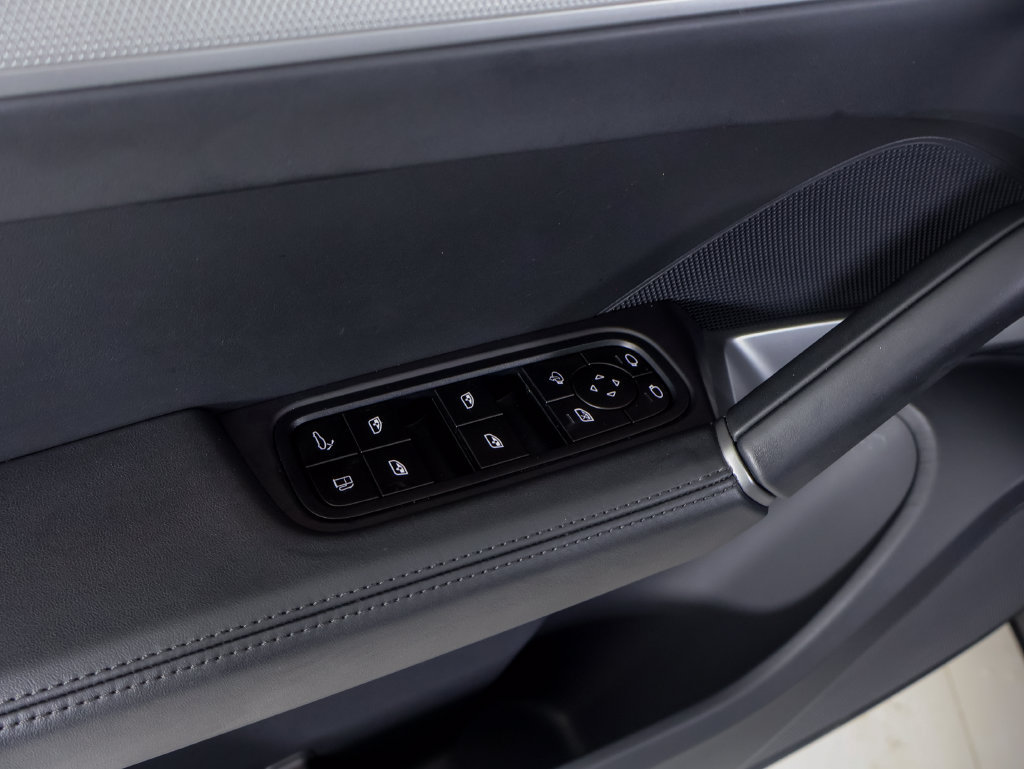 Certified 2026 Porsche Cayenne E-Hybrid Coupe AWD/4WD image 23