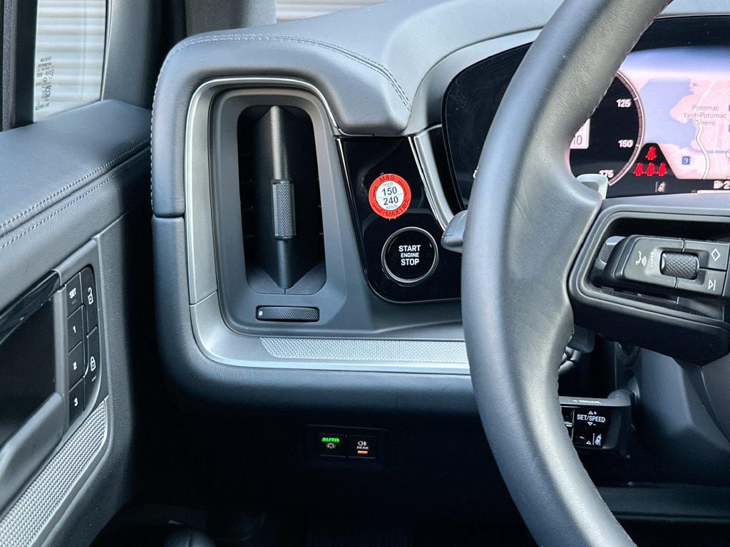 Certified 2025 Porsche Cayenne AWD/4WD image 11