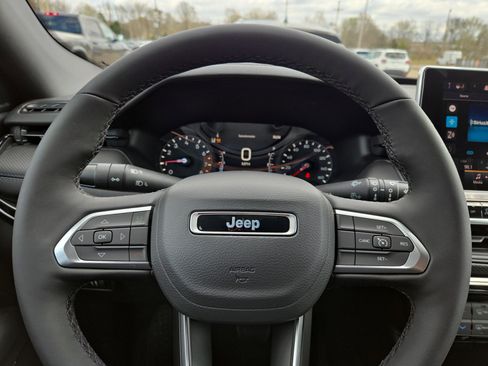 New 2026 Jeep Compass Latitude image 9