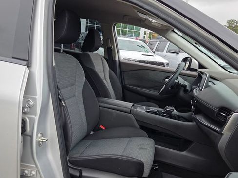 Used 2021 Nissan Rogue SV FWD image 15