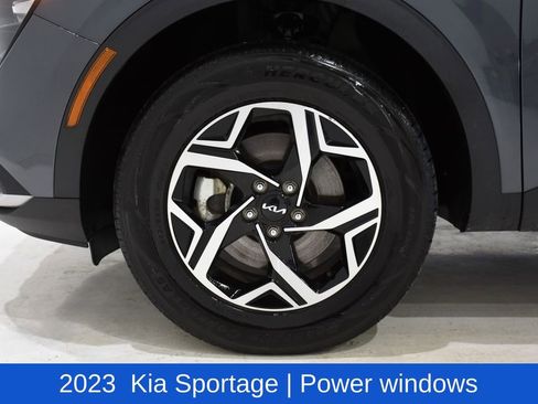 Used 2023 Kia Sportage LX image 6