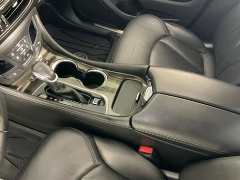 Used 2019 Buick Envision Essence AWD/4WD image 23