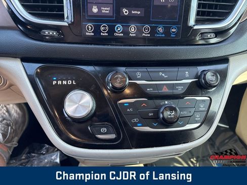 Used 2018 Chrysler Pacifica Touring-L Plus w/ Tire & Wheel Group image 32