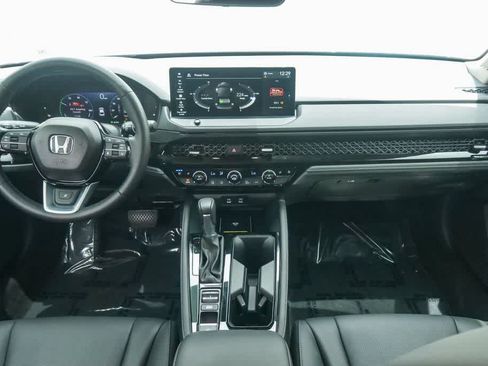 Used 2025 Honda Accord Touring image 11