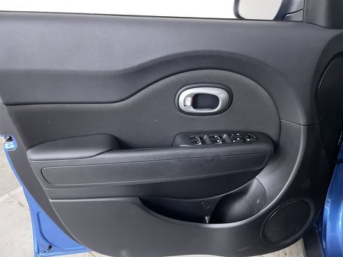 Used 2019 Kia Soul + image 10