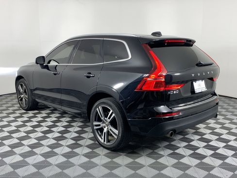 Used 2021 Volvo XC60 T5 Momentum w/ Premium Package image 3