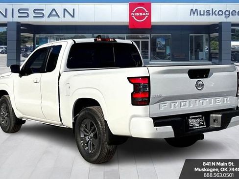New 2025 Nissan Frontier SV w/ SV Convenience Package image 3