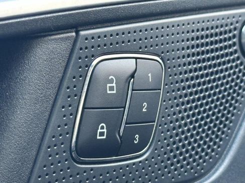 Used 2024 Ford Edge Titanium image 19