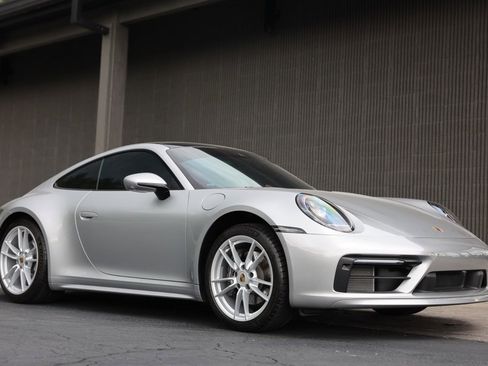 Used 2024 Porsche 911 Carrera w/ Premium Package image 28