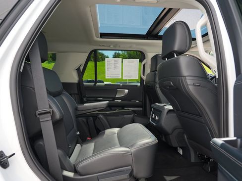 Used 2025 Ford Expedition Platinum AWD/4WD image 29