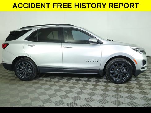 Used 2022 Chevrolet Equinox RS w/ Infotainment Package AWD/4WD image 2
