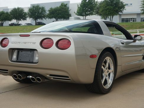 Used 2000 Chevrolet Corvette Coupe w/ Memory Pkg RWD image 15