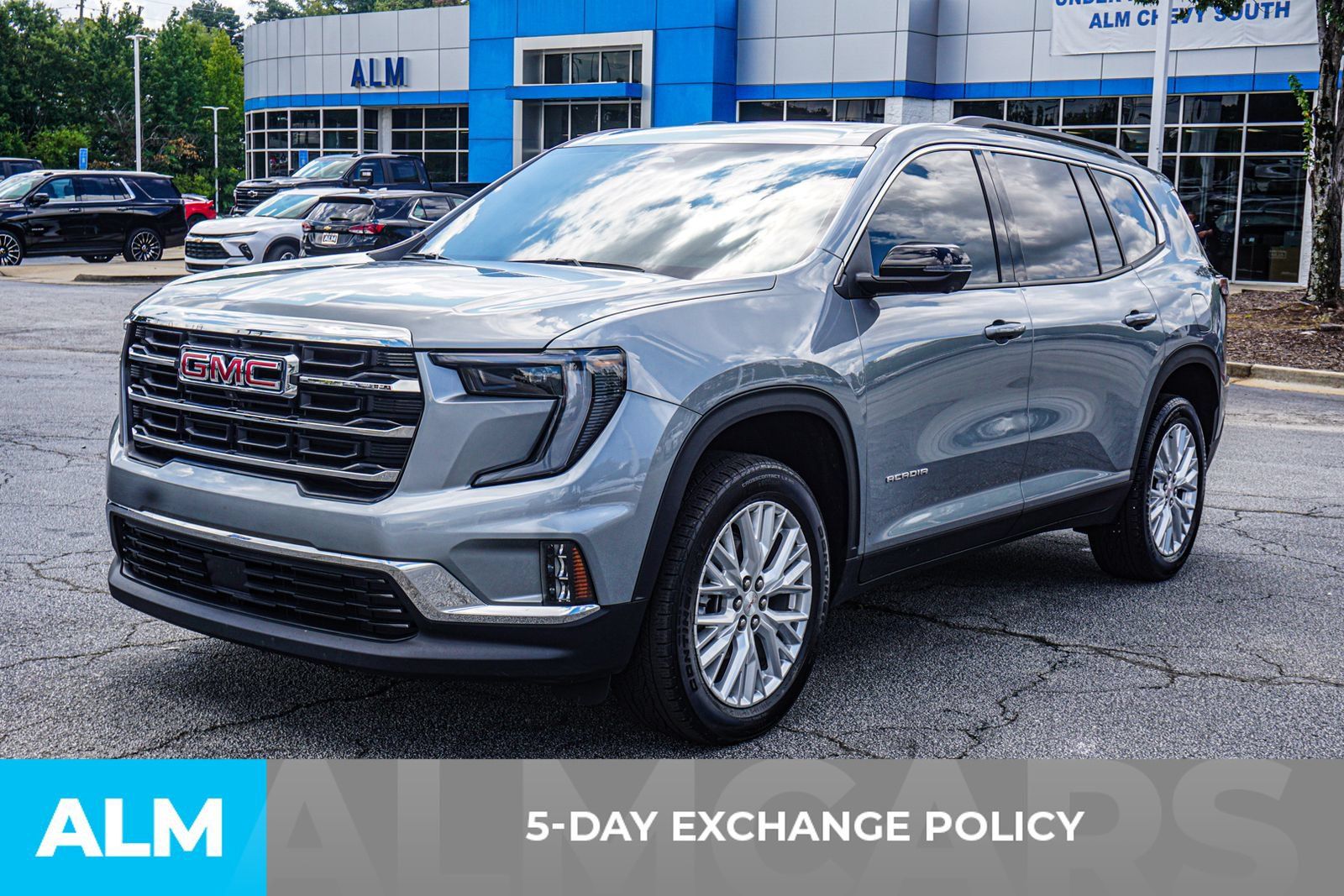 Used 2024 GMC Acadia Elevation w/ Luxury Package FWD image 4