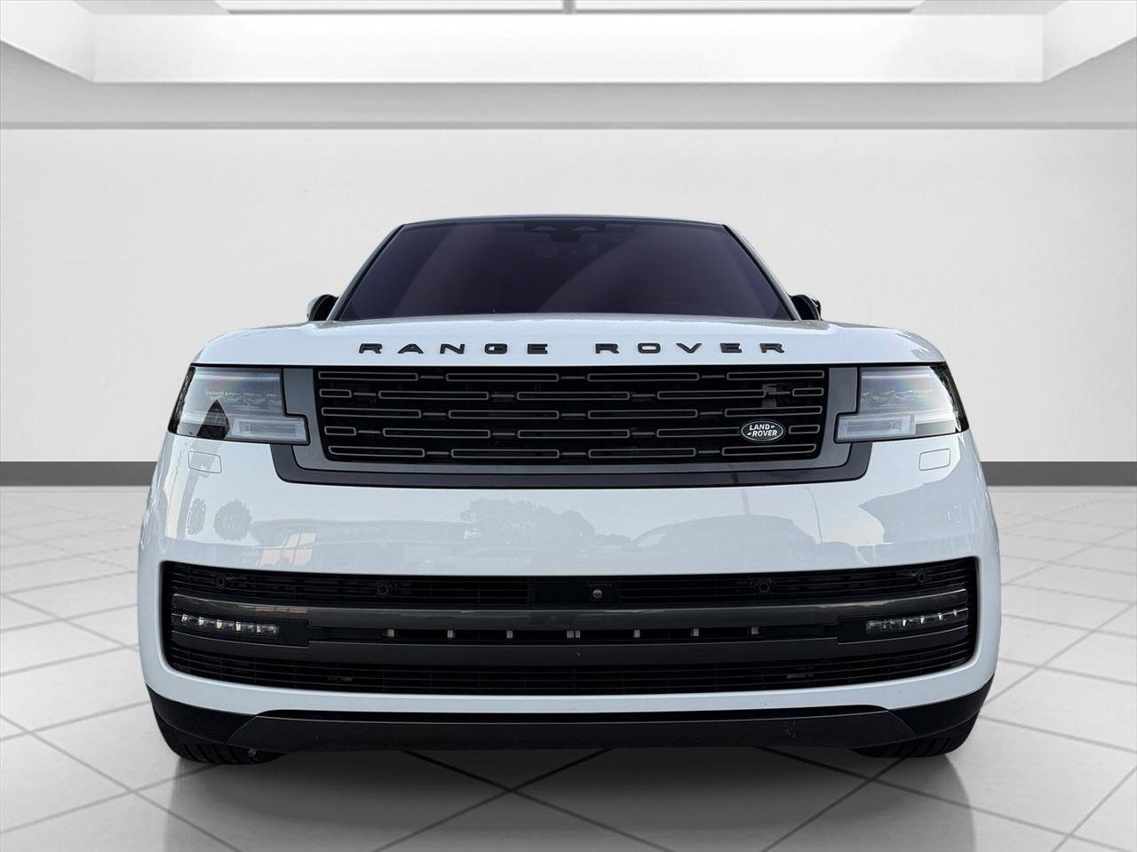 Used 2023 Land Rover Range Rover Long Wheelbase SE AWD/4WD image 2