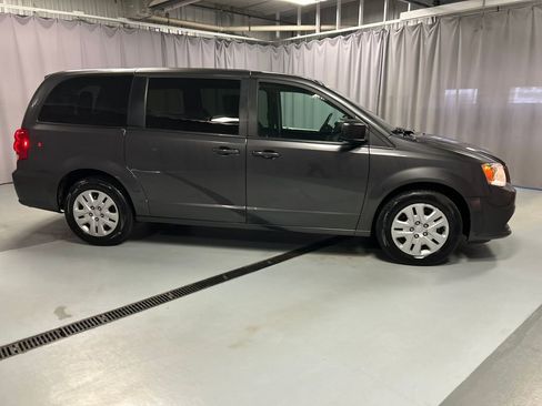 Used 2018 Dodge Grand Caravan SE image 8
