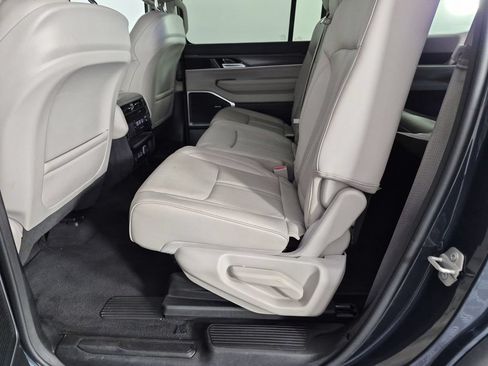 Certified 2024 Jeep Wagoneer Series II w/ Flexible Seating Group AWD/4WD image 31