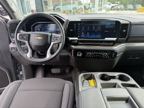 Used 2023 Chevrolet Silverado 1500 LT AWD/4WD image 2