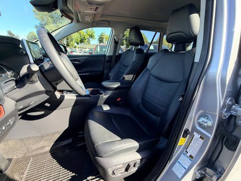 Used 2021 Toyota RAV4 Limited AWD/4WD image 10
