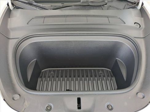 Used 2024 Tesla Model Y Long Range AWD/4WD image 22