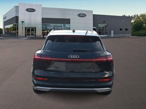 Used 2019 Audi e-tron Premium Plus image 10