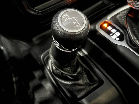 Used 2020 Jeep Wrangler Sport AWD/4WD image 29
