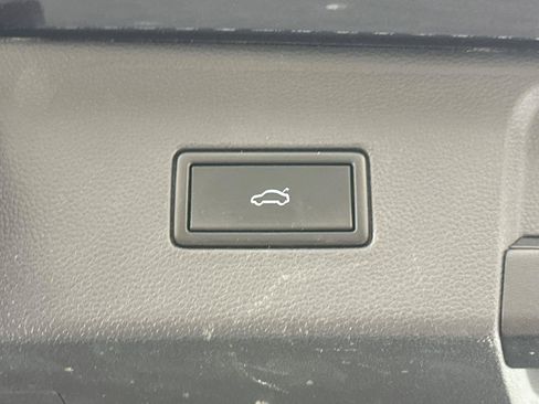 Used 2019 Volkswagen Atlas SEL FWD image 32