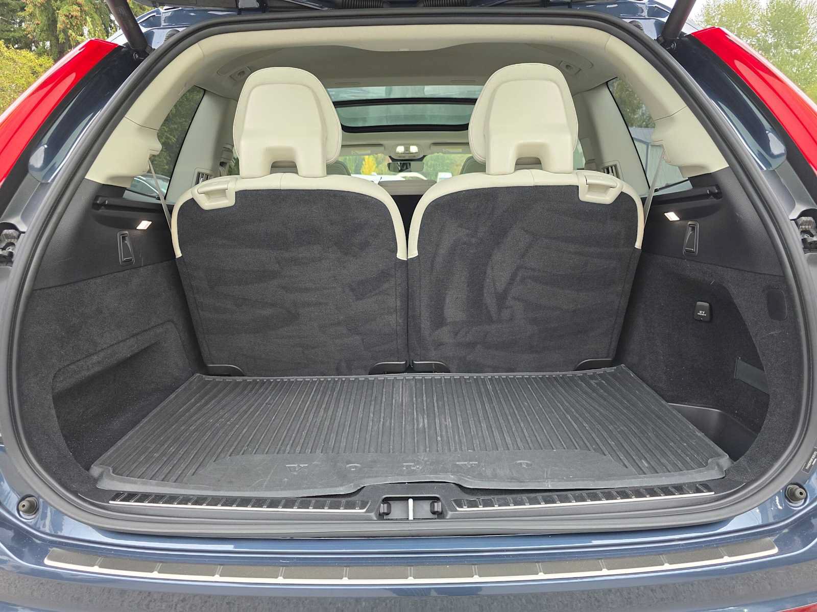 Certified 2023 Volvo XC90 B6 Plus w/ Protection Package Premier AWD/4WD image 15