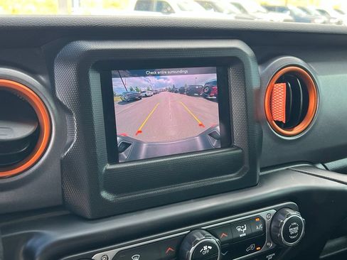 Used 2021 Jeep Gladiator Mojave AWD/4WD image 33
