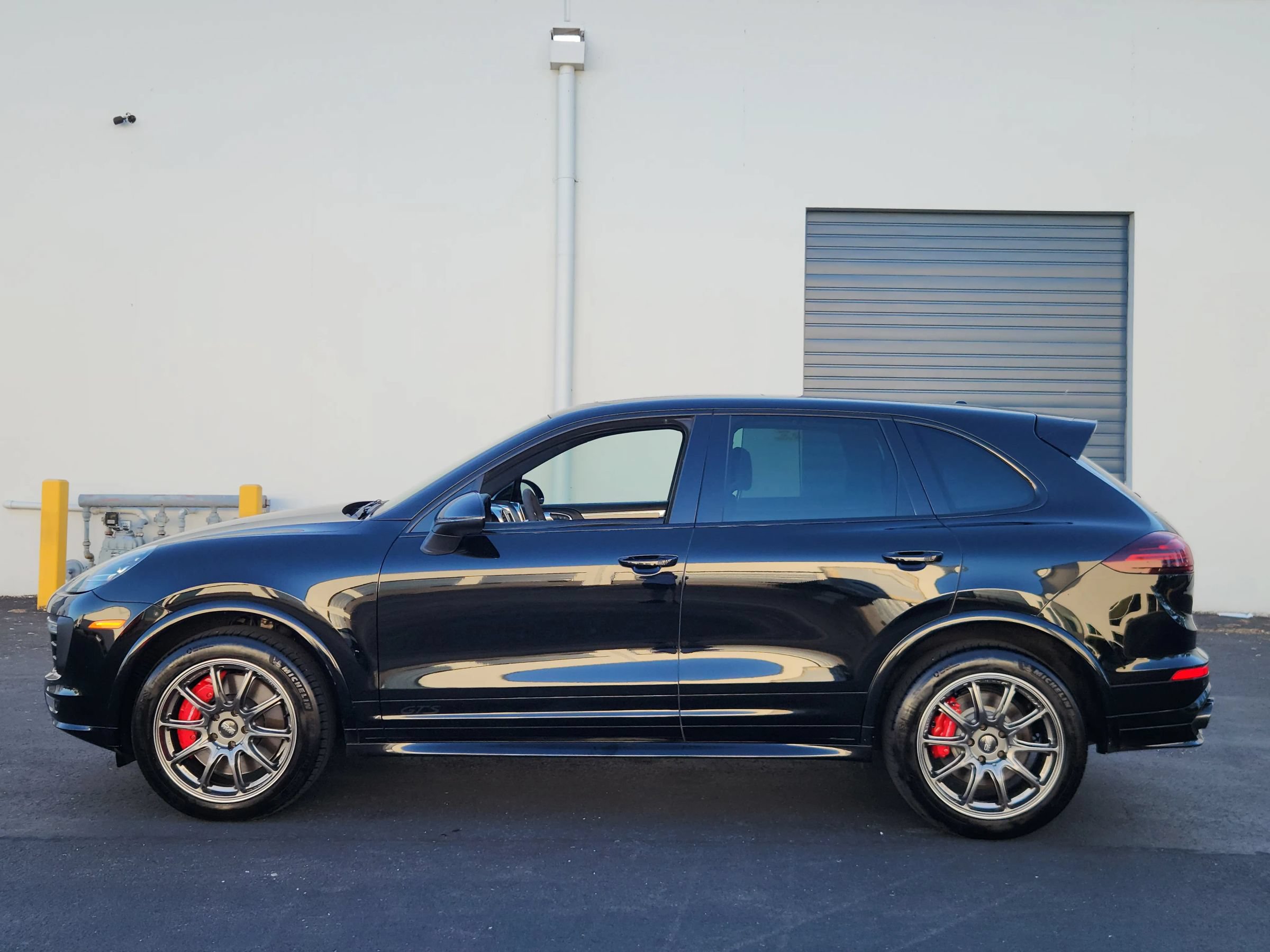 Used 2016 Porsche Cayenne GTS w/ Premium Package Plus AWD/4WD image 2