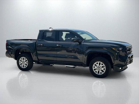 Certified 2025 Toyota Tacoma SR5 AWD/4WD image 4
