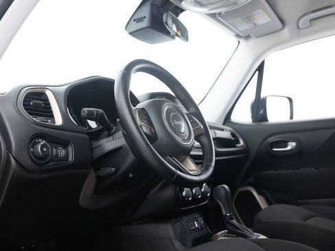 Used 2016 Jeep Renegade Latitude FWD image 28