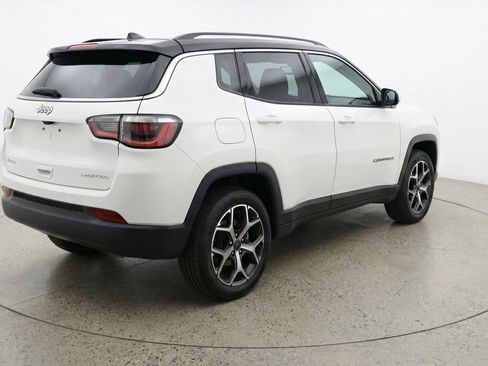 Used 2025 Jeep Compass Limited image 9