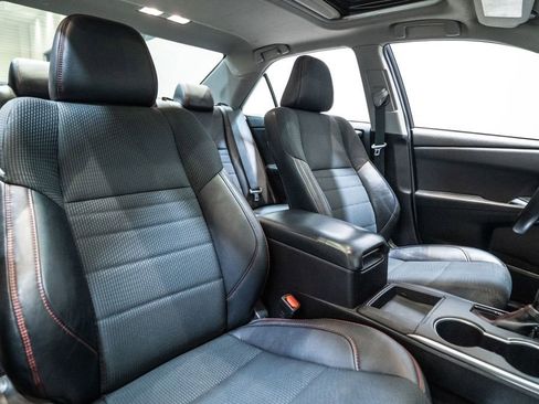 Used 2017 Toyota Camry SE w/ Moonroof Package image 14