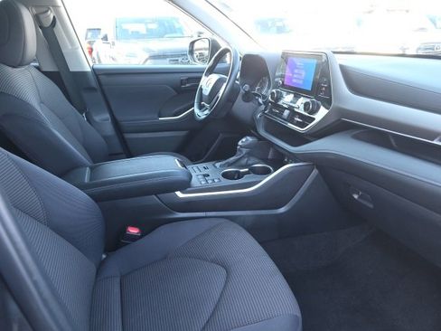 Used 2024 Toyota Highlander LE image 8